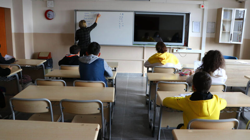 Bilim Kurulu üyesi, okulların açılması için tarih verdi