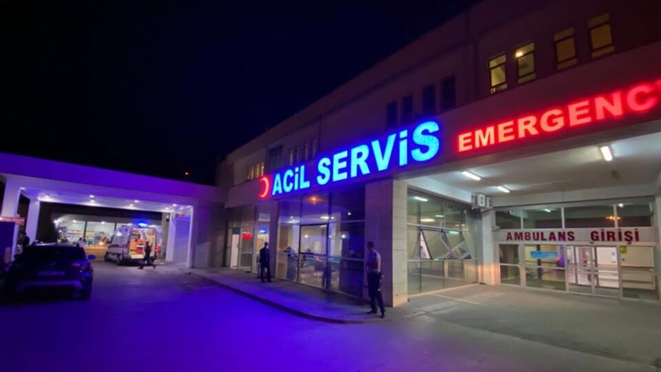 Otomobil şarampole devrildi: 2 ölü, 1 yaralı