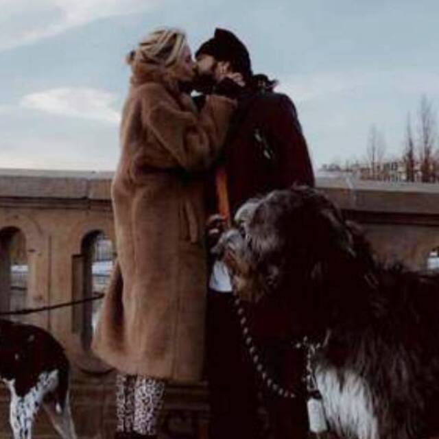 Ünlü çift aşka geldi