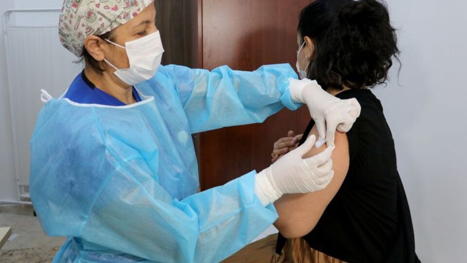 Prof. Taşova: Aşı olan kişi koronaya yakalanıyorsa...