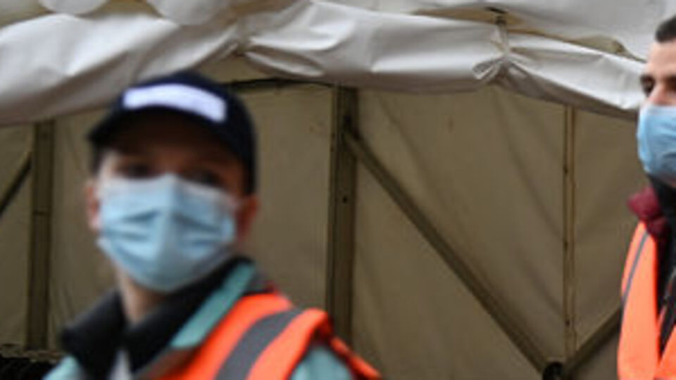 İngiltere'de Kovid-19 nedeniyle son 24 saatte 406 kişi öldü