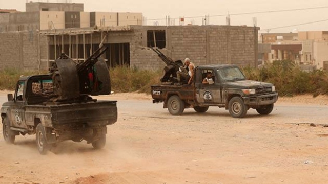 Sirte'de Hafter milisleri arasında çatışma!