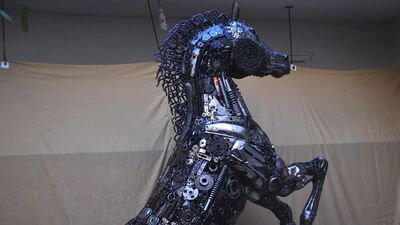 Hurda parçalardan yaptı... Ağırlığı 800 kilo