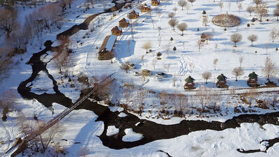 Dondurucu soğukta Van Gölü'nde yüzdüler