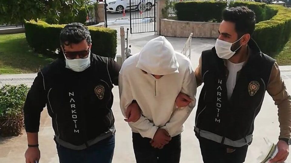 Gerçekten hapı yuttu!