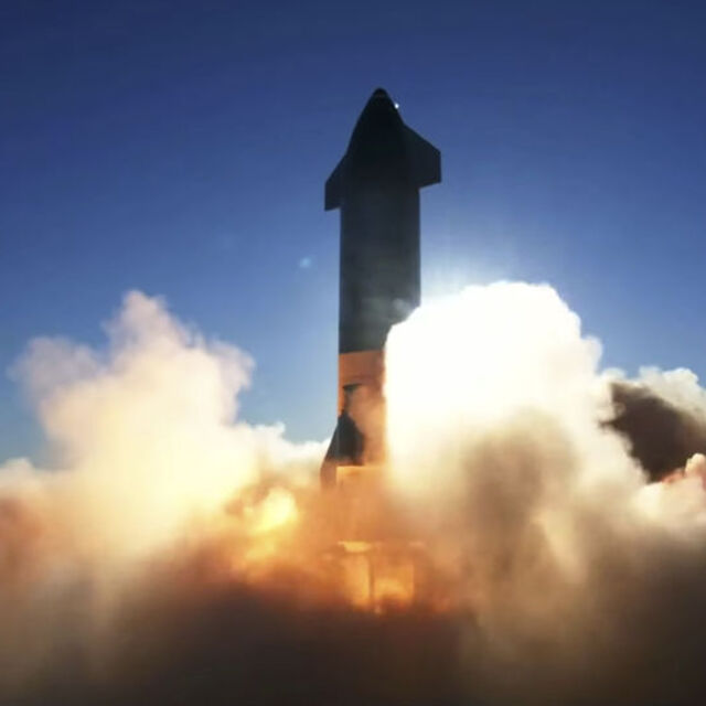 SpaceX'in Starship roketi iniş sırasında patladı