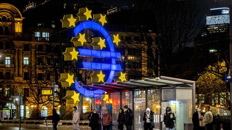 ECB swap hatlarını uzattı