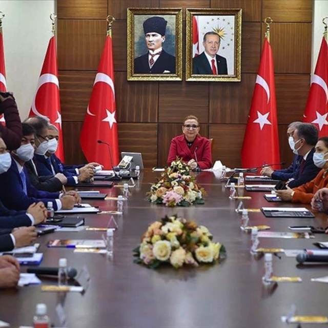 Bakan Pekcan: 13 milyarlık kredi ertelendi