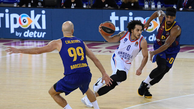 Anadolu Efes, Barça'yı deplasmanda yendi