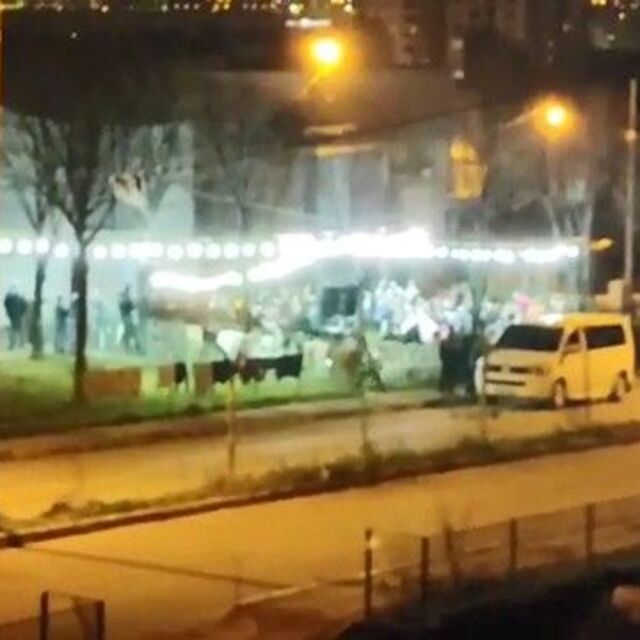 Sokakta 'korona düğününe' baskın