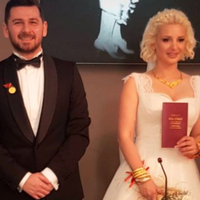 Ünlü şarkıcı evlendi