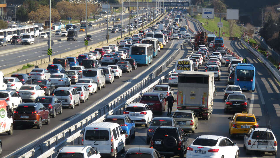 Kısıtlama öncesi trafik felç!