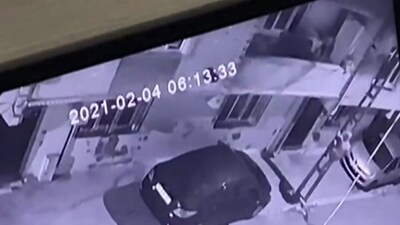 Aydınlatma direğini merdiven gibi kullandı!