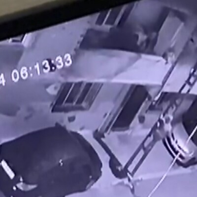 Aydınlatma direğini merdiven gibi kullandı!