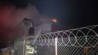 Alevlerin sardığı çiftlik evi küle döndü