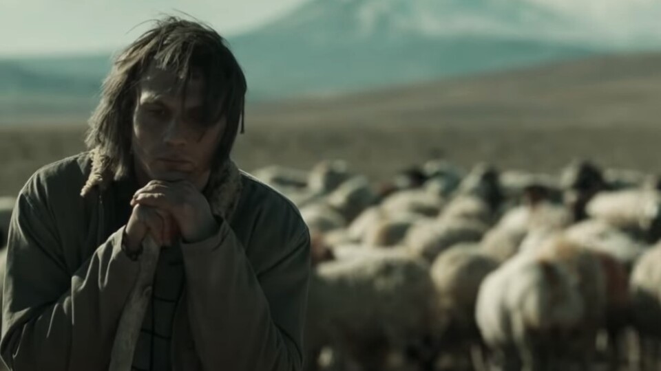 Yamaç Geyikli Gece şiirini okudu!