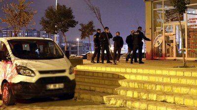 Asma kattan düşen bina görevlisi öldü