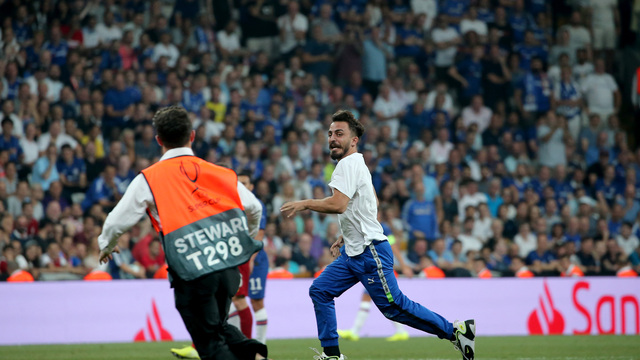 Süper Kupa'da sahaya atlayana hapis cezası