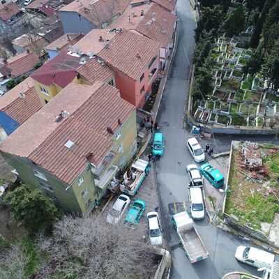 Polis kapıyı kırıp içeri girdi! Herkes şoke oldu!