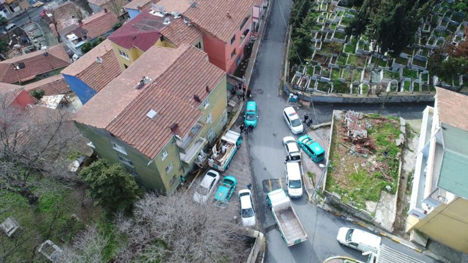 Polis kapıyı kırıp içeri girdi! Herkes şoke oldu!