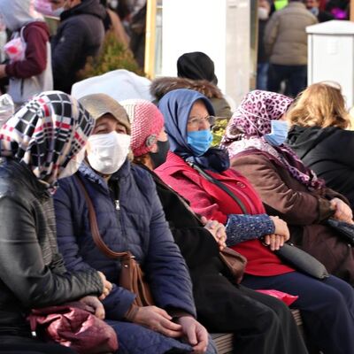 O kalabalık korkuttu! 24 kişide mutant virüs tespit edilmişti