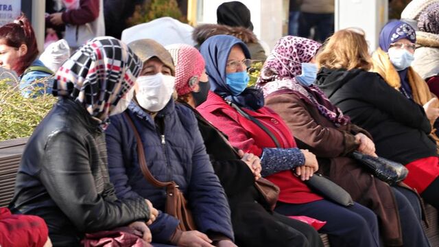 O kalabalık korkuttu! 24 kişide mutant virüs tespit edilmişti