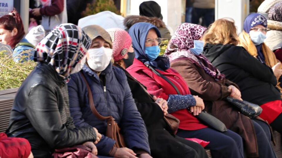 O kalabalık korkuttu! 24 kişide mutant virüs tespit edilmişti