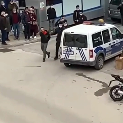 16 yaşındaki kızını boğazından bıçakladı!