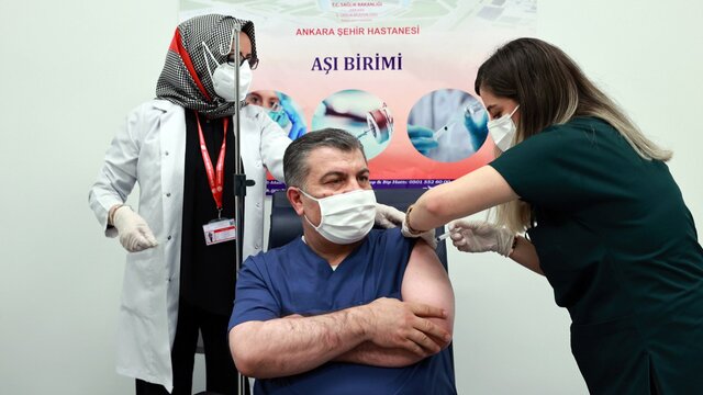 İkinci doz aşısını oldu