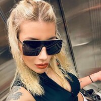 'Ünlü olmak için benimle oluyorlar'