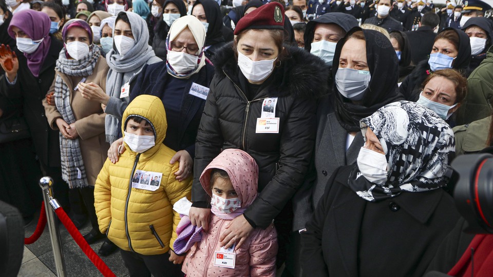 Pençe Kartal-2 şehitlerine gözyaşlarıyla veda