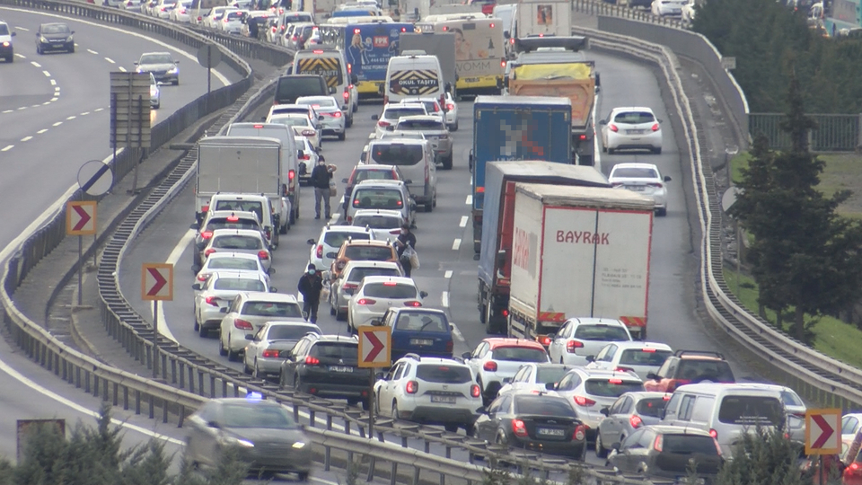 İstanbul'da kısıtlama öncesi trafik yoğunluğu!