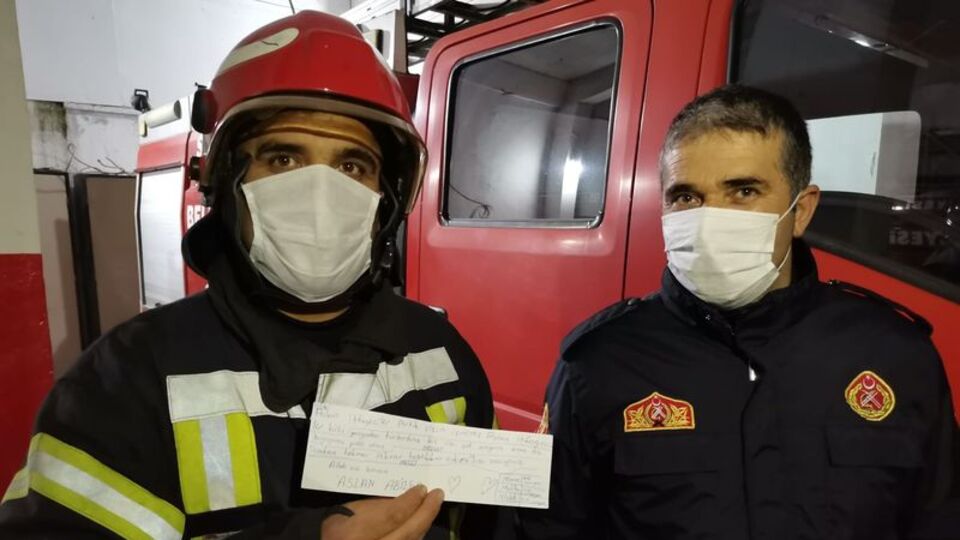 Çocuklardan itfaiyecilere tebessüm ettiren not