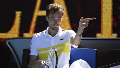 Medvedev ve Tsitsipas, 4. turda