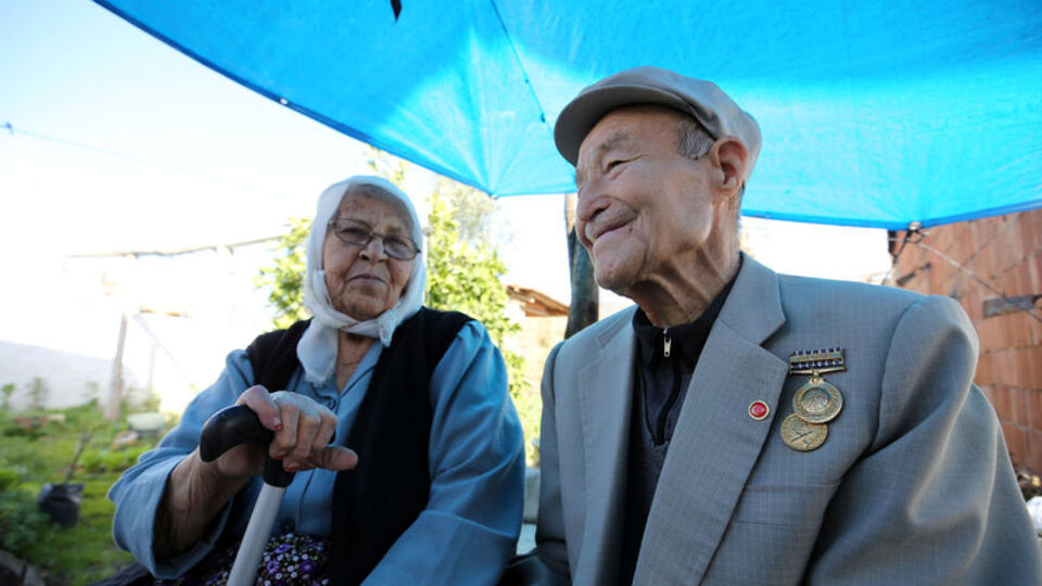 65 yıllık evliliklerini sevgi ile sürdürüyorlar