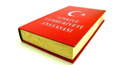 Anayasa'nın ilk dört maddesi nedir?