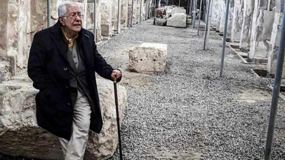 Demir Özlü kimdir?