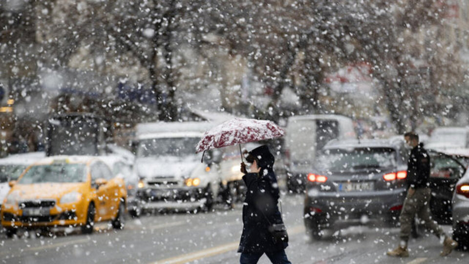Hava durumu: Kar fırtınası İstanbul'a geldi