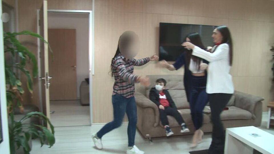 İkna edilen kadın terörist, ailesiyle buluştu