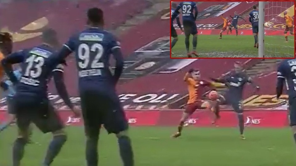 Tartışma yaratan pozisyon! Penaltı...