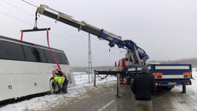 Yolcu otobüsü yoldan çıktı!