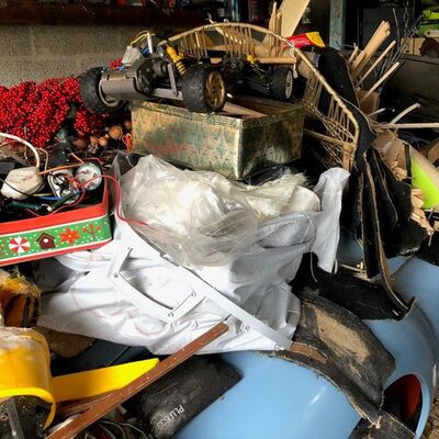 Çöp yığınının altında bulundu...