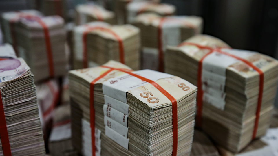Hazine 2.4 milyar TL borçlandı