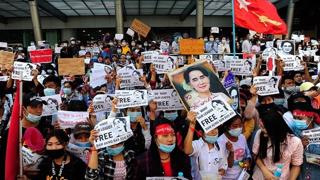 Myanmar ordusundan protestoculara 20 yıl hapis uyarısı!