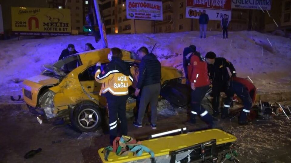 Kırıkkale'de zincirleme kazalar: Ölü ve yaralılar var