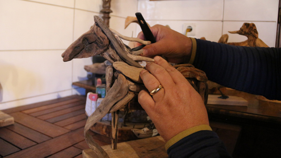 Sahilden topladı, bakın neler yaptı!