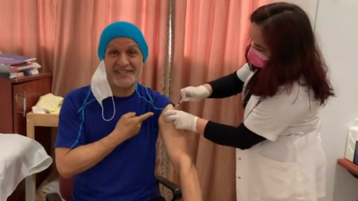 Ünlü oyuncu aşı oldu