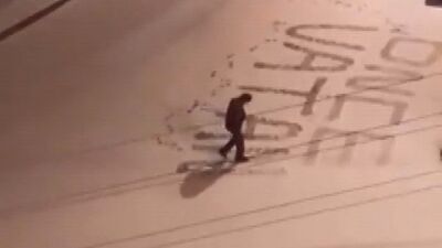 Nöbetteki polis gönülleri fethetti!