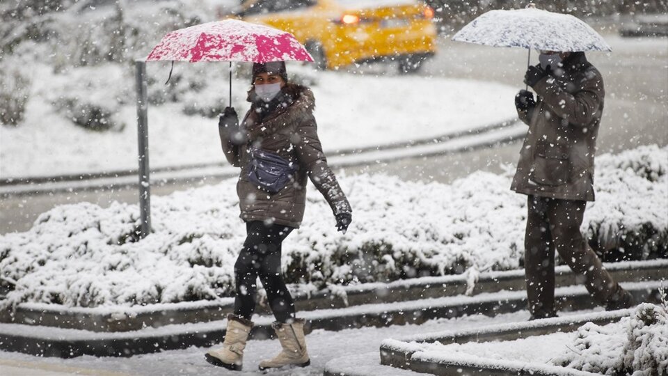 Meteoroloji'den o bölgelere uyarı! İstanbul kara teslim!