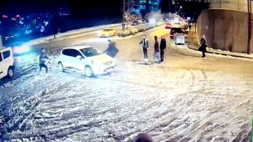 Kayan araçta sadece 3 yaşında çocuk vardı!